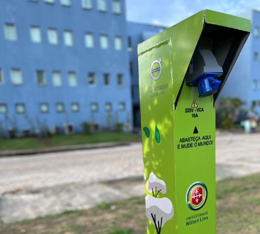 Nilton Lins inaugura primeiro posto para recarga de carros elétricos em Manaus