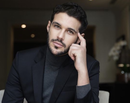 Rodrigo Mussi escolhe Festival de Parintins para fazer 1ª aparição pública