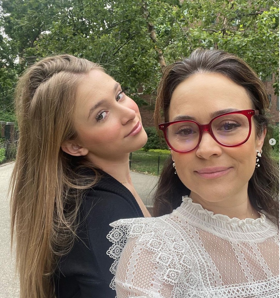 Gabriela Duarte posta foto rara com a filha de 15 anos