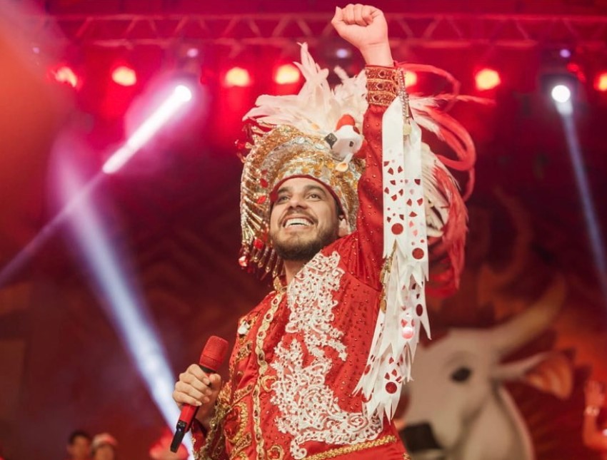 Sebastião Jr anuncia saída do Garantido em último dia de apresentações do Festival de Parintins