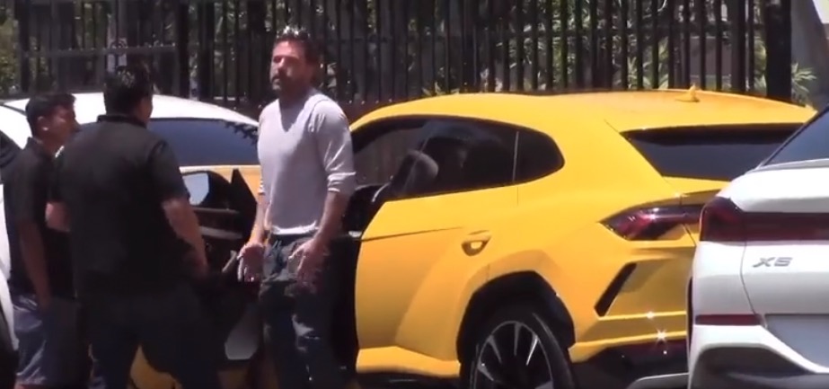 Ben Affleck discute em concessionária após filho de 10 anos bater Lamborghini de R$ 2 milhões