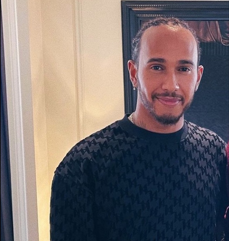 Após ser chamado de ‘neguinho’, Hamilton rebate em português: ‘Quem é Nelson Piquet?'