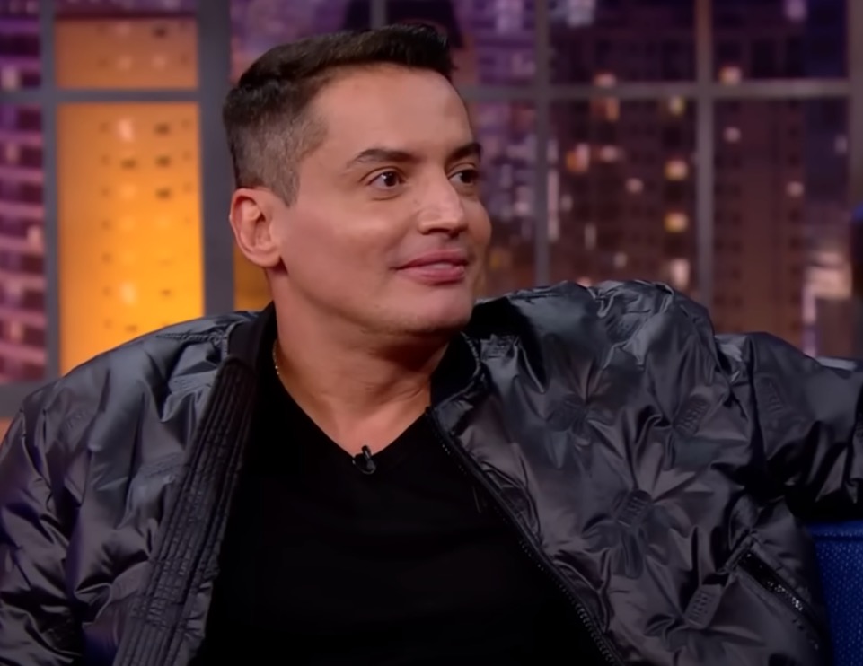 Leo Dias contou caso Klara Castanho nos bastidores do Troféu Imprensa, revelam jornalistas