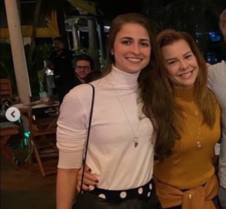 Fernanda Souza fala sobre namoro com amiga de infância, Eduarda Porto 