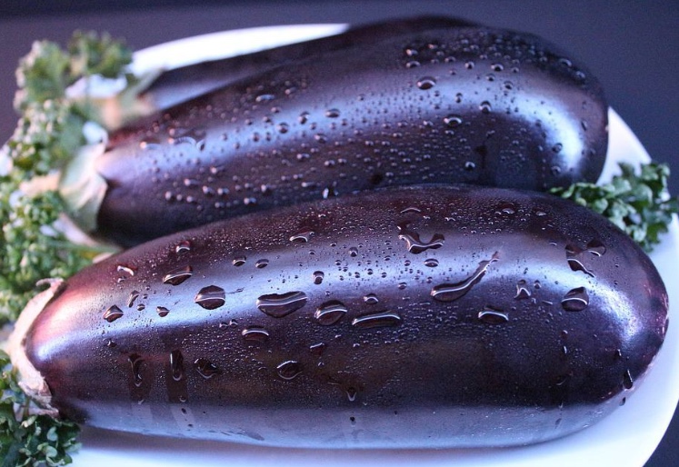 Homem fratura pênis durante sexo e órgão fica parecendo uma berinjela