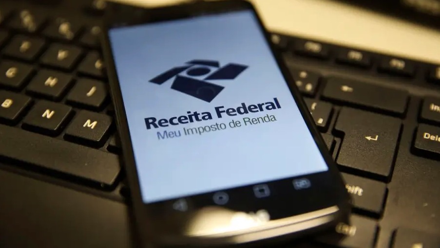 Receita Federal abre consulta ao 3º lote de restituição; veja quem recebe