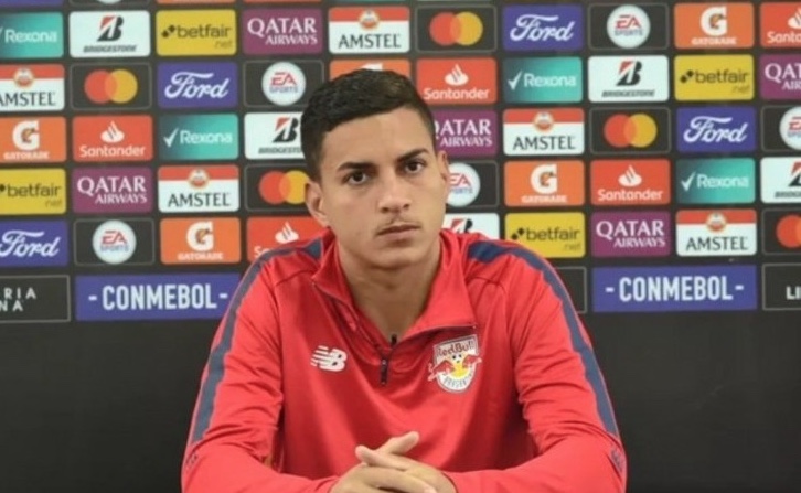 Jogador Renan deixa prisão após pagar fiança de R$ 242 mil 