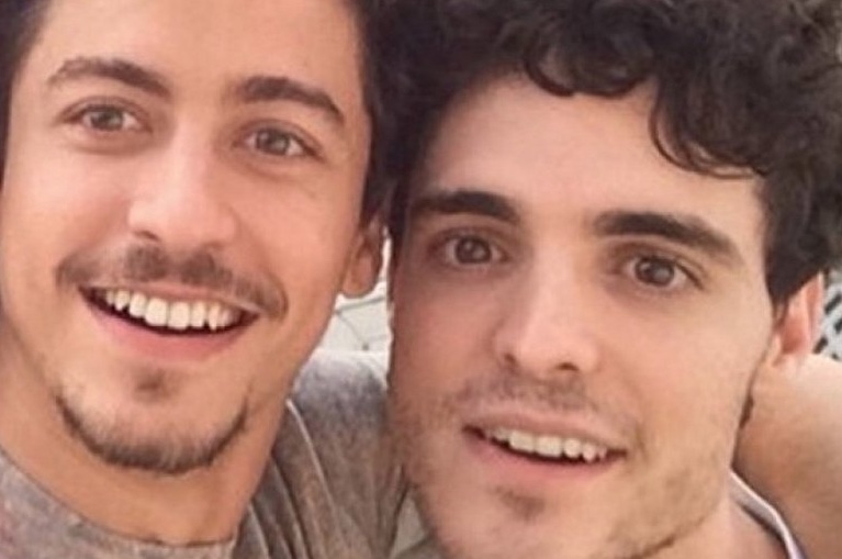 Após boatos de affair com Alanis Guillen, Jesuíta Barbosa reata com ex-namorado