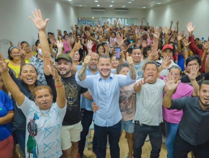 Adail Filho discute sobre melhorias sociais com moradores da zona Leste de Manaus