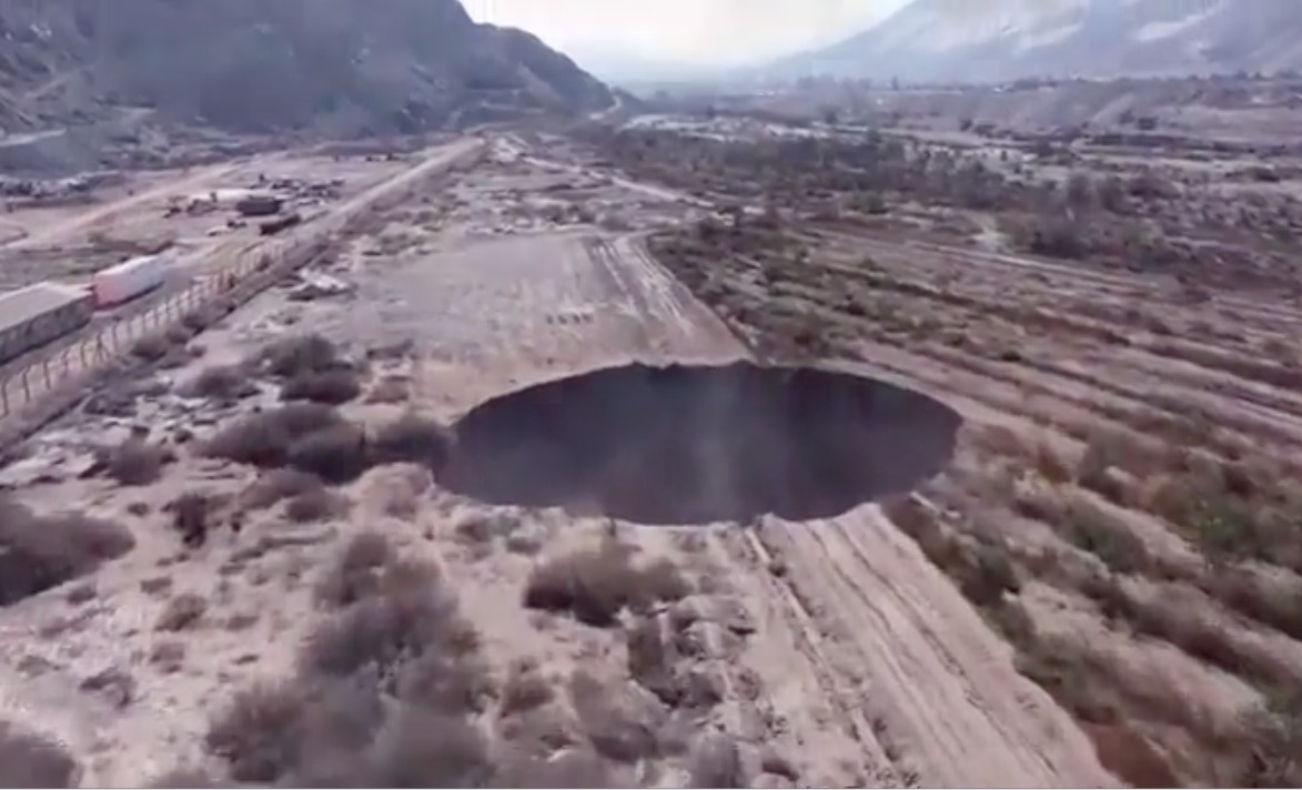Buraco gigante aparece no Deserto do Atacama e intriga autoridades; vídeo