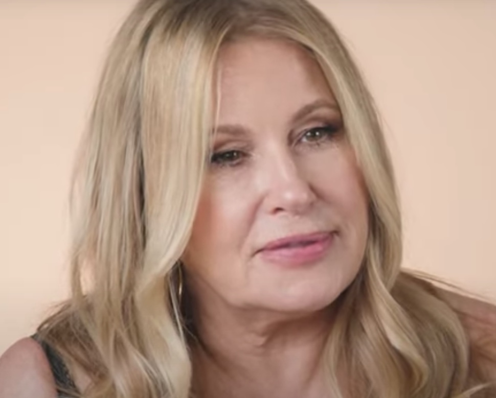 Jennifer Coolidge, de ‘American Pie’, revela ter feito sexo com 200 pessoas após sucesso do filme