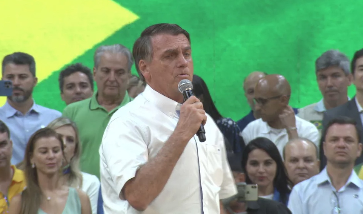 Plano de governo de Bolsonaro terá defesa de armas e promessa de auxílio maior