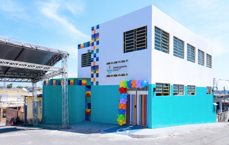 David Almeida destaca investimentos na educação ao entregar escola em Manaus