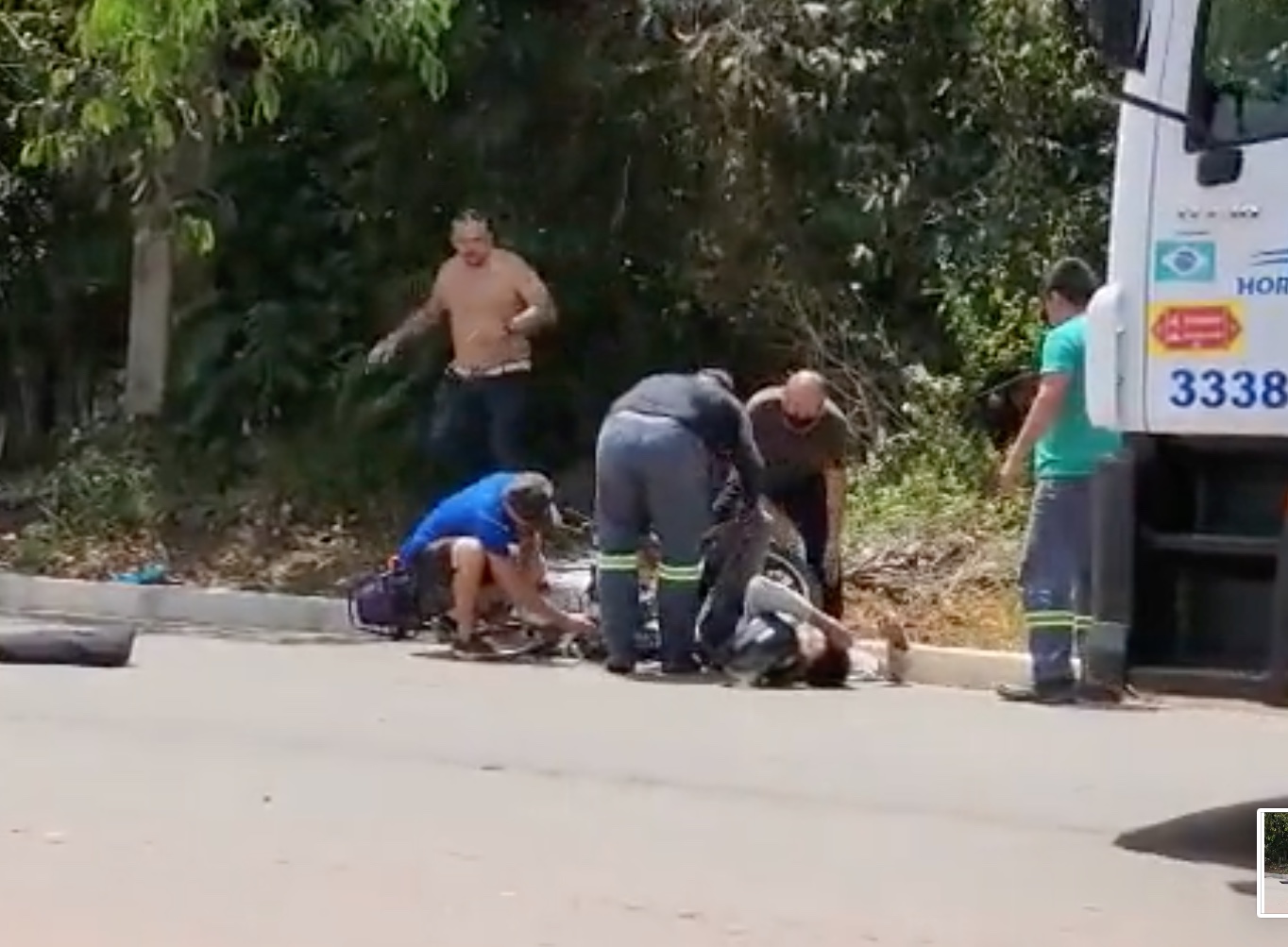 Vídeo: Motociclistas se chocam de frente em acidente no Iranduba