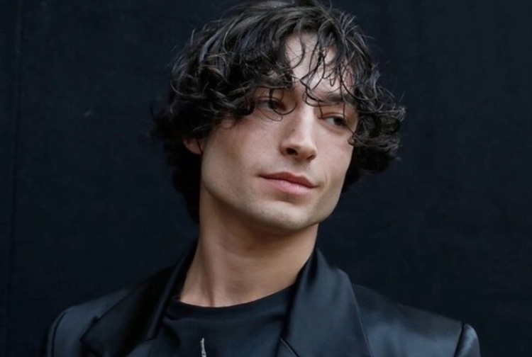 Ezra Miller quebra silêncio após polêmicas e revela sérios problemas de saúde mental
