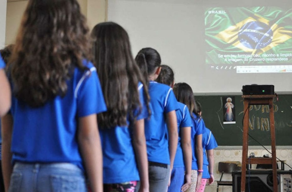 Vereador quer obrigar execução semanal dos Hinos Nacional e do Amazonas em escolas