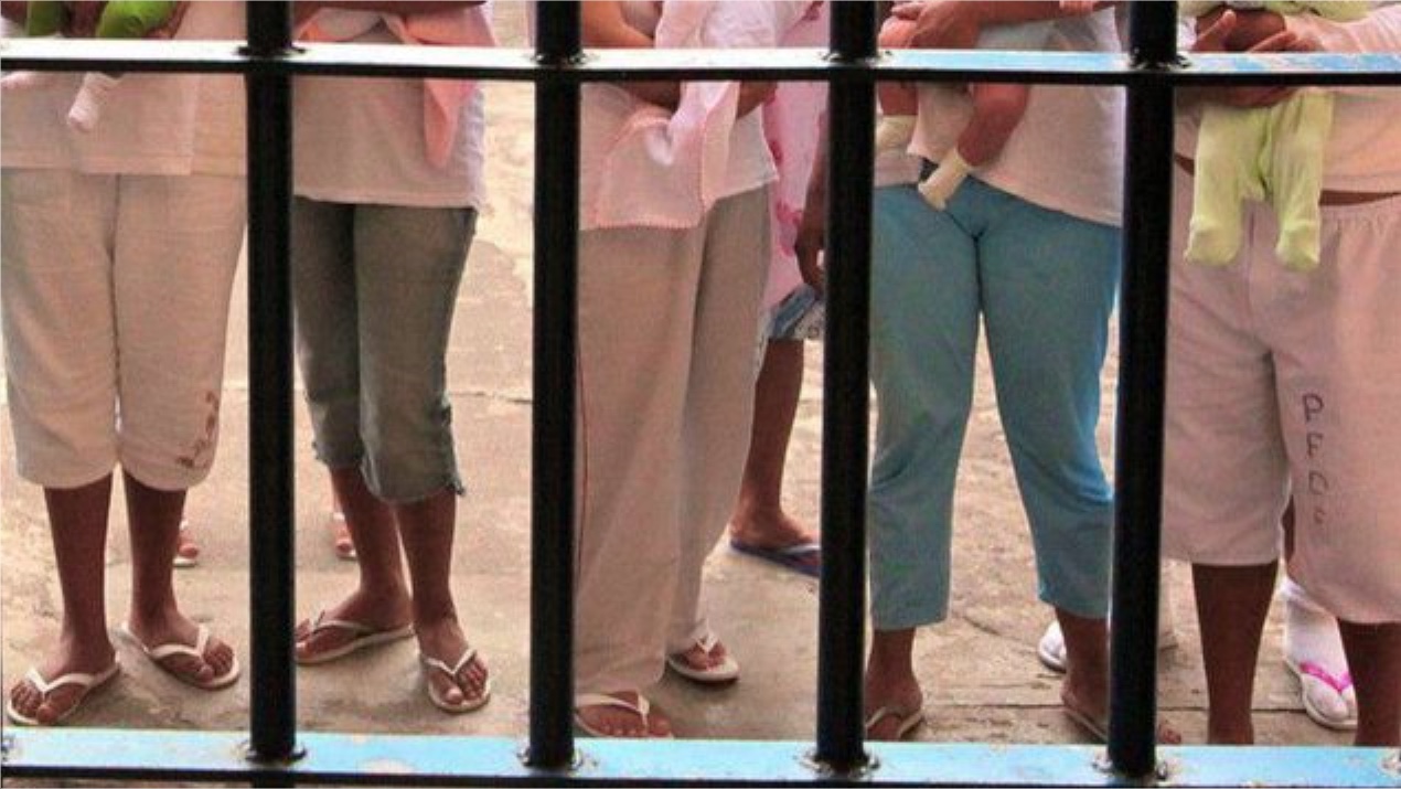 Mães com filhos pequenos são beneficiadas com prisão domiciliar no Amazonas