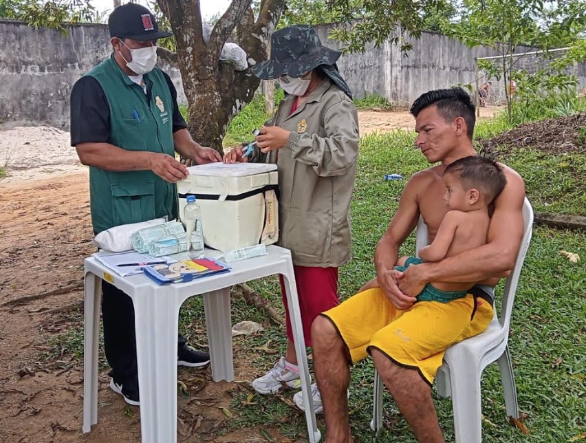 Manaus realiza busca ativa de casa em casa para vacinar crianças menores de 1 ano