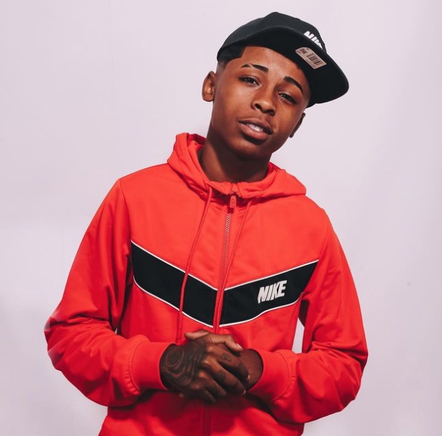 Dono do hit 'Cabelinho na Régua', MC Meno K é baleado durante ataque em boate