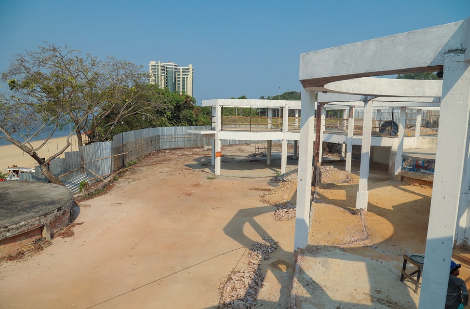 David Almeida vistoria obras do 'Local Casa de Praia' e indica data de inauguração