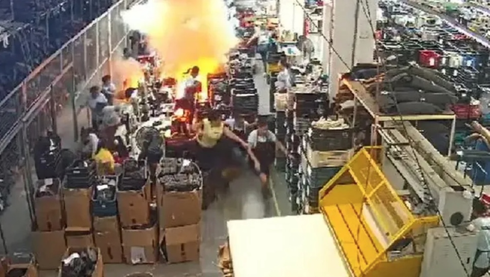 Vídeo: Funcionária é atingida por ‘bola de fogo’ durante incêndio em fábrica