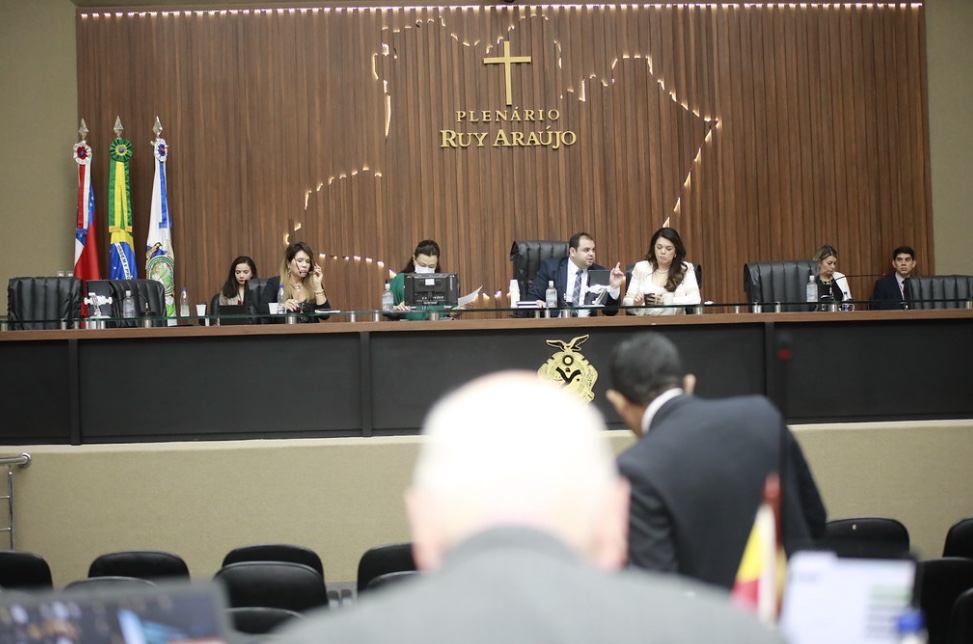 Deputados repudiam agressão a presidente da Aleam e pedem punição de prefeito no Amazonas