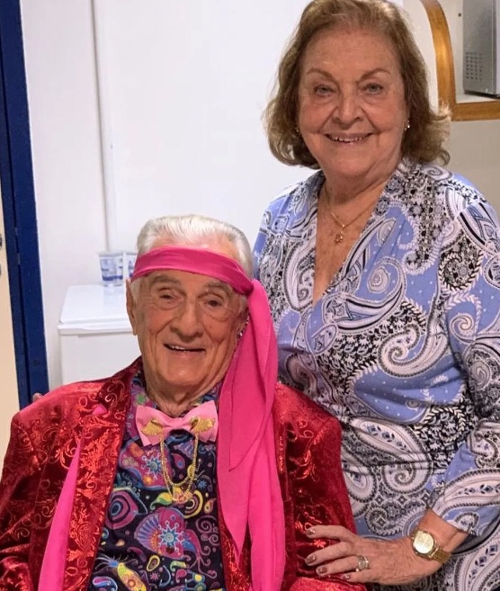 Viúva de Orlando Drummond morre um ano após morte do ator