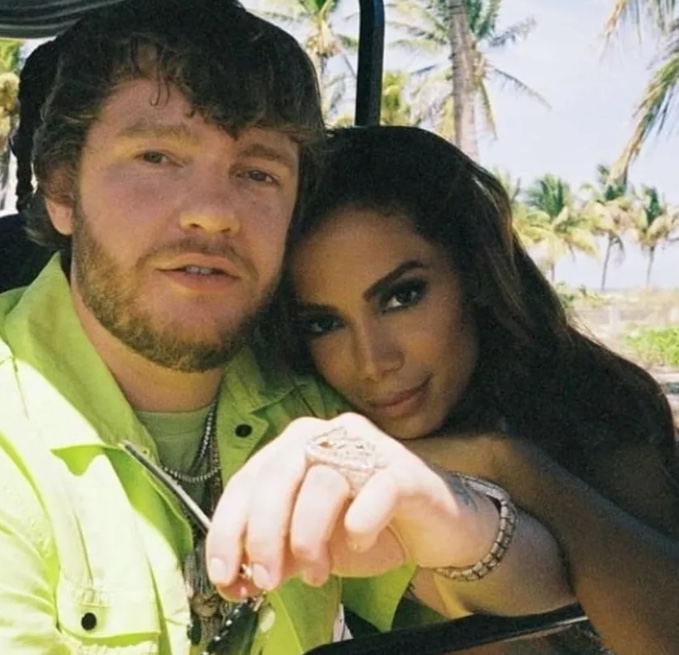 Anitta desabafa e fãs especulam término do namoro com Murda Beatz
