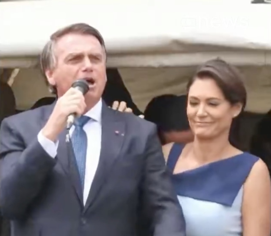 Candidatas à presidência reagem após coro de 'imbrochável' de Bolsonaro: 'desprezo pelas mulheres'