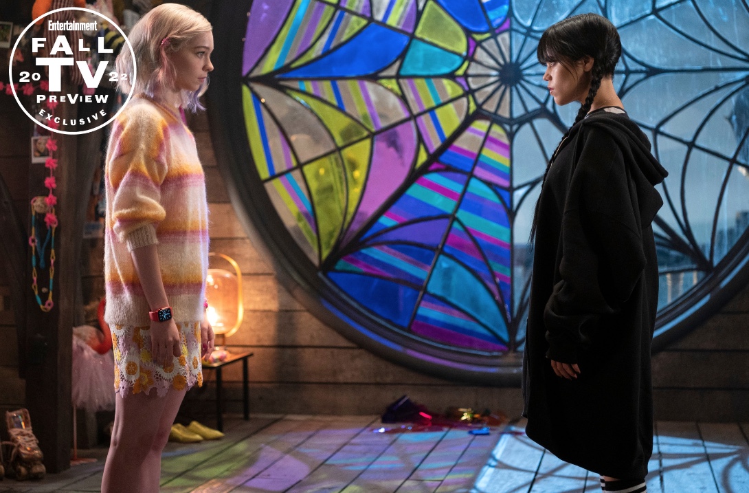 Novas imagens de ‘Wandinha’ são divulgadas e revelam algumas curiosidades dos cenários