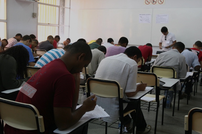 Edital de concurso público é divulgado com 2.162 vagas e salários de até R$ 10,5 mil