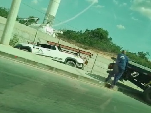 Carro perde controle e equipe da Amazonas Energia sofre acidente