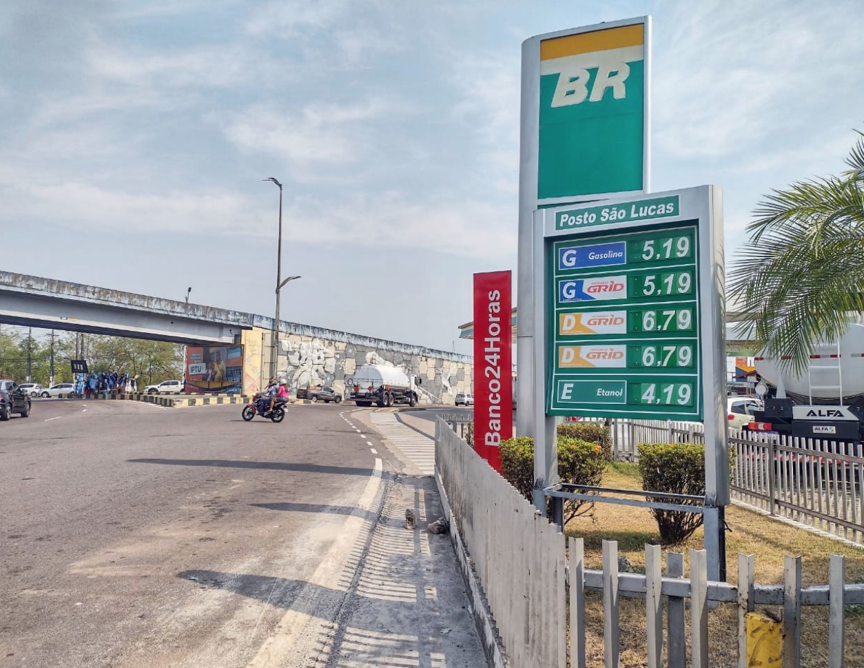 Postos de Manaus baixam preço da gasolina 2 semanas após redução da Petrobras
