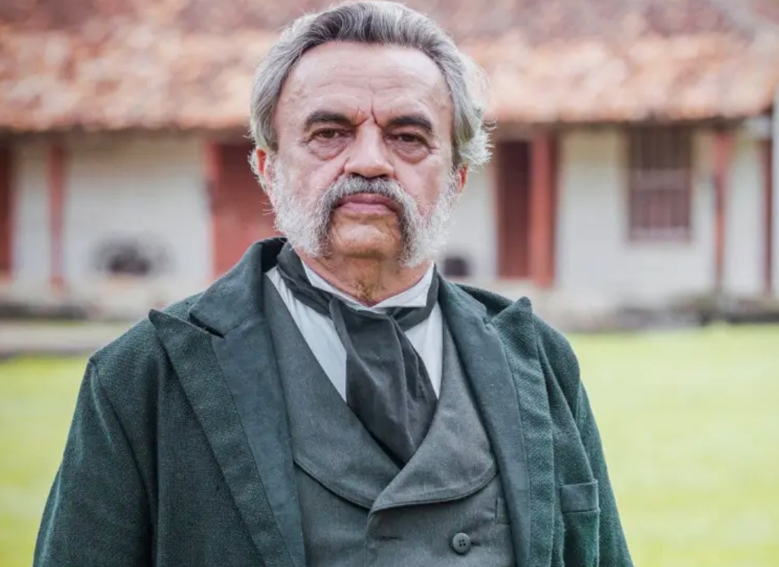 Câmeras de vigilância flagraram ator José Dumont beijando menino de 12 anos na boca