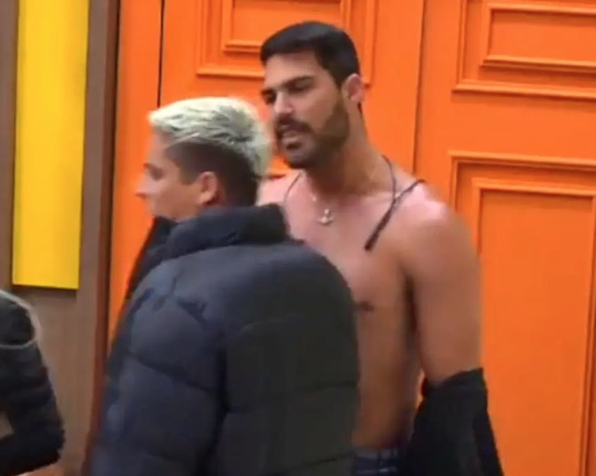 Tiago é acusado de xenofobia após briga com Shayan: ‘vai aprender falar o português'