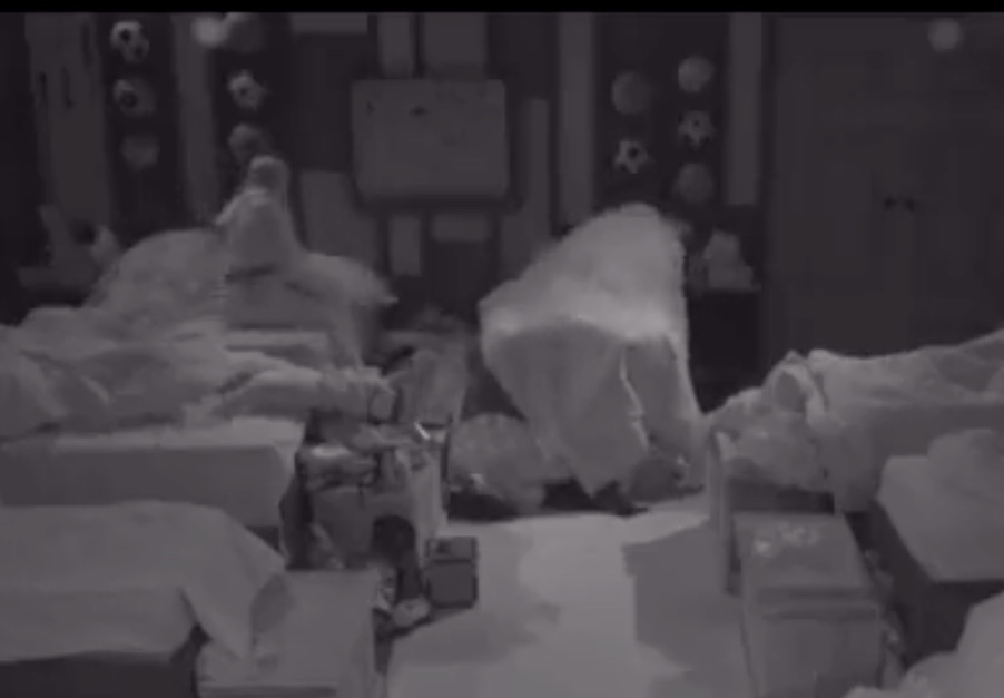 Shayan e Kerline balançam edredrom em quarto lotado e peão pede para diminuir movimento