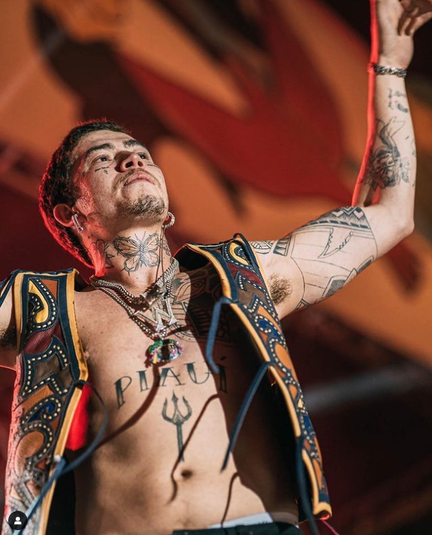 Whindersson esculacha seguidor que afirmou que o Nordeste só quer 'migalha': 'Fod***'