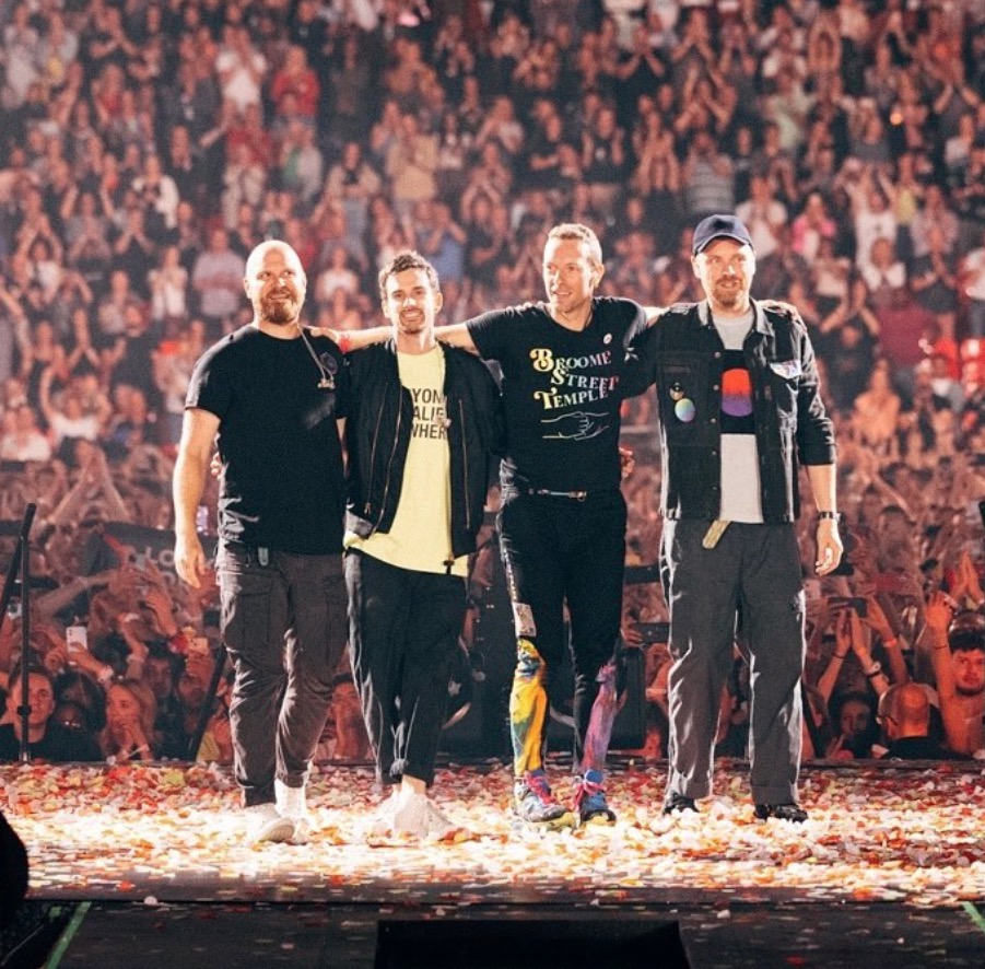 Chris Martin tem infecção pulmonar e Coldplay adia shows no Brasil