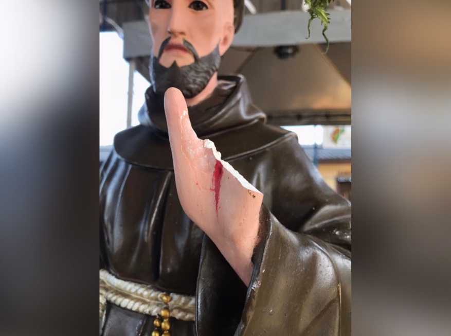 Polícia investiga intolerância religiosa após imagem de santo ser quebrada durante procissão em Manaus