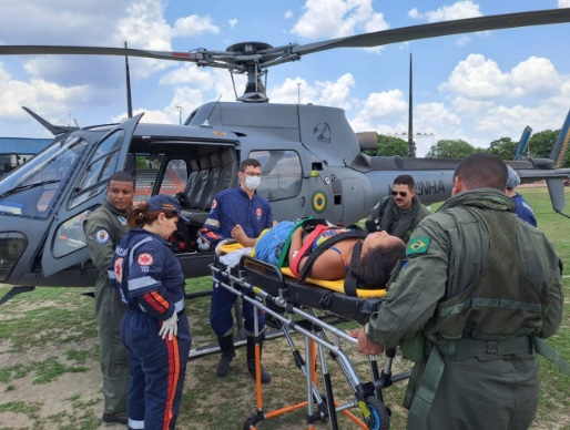 Mulher é resgatada às pressas após ser picada por cobra venenosa no Amazonas