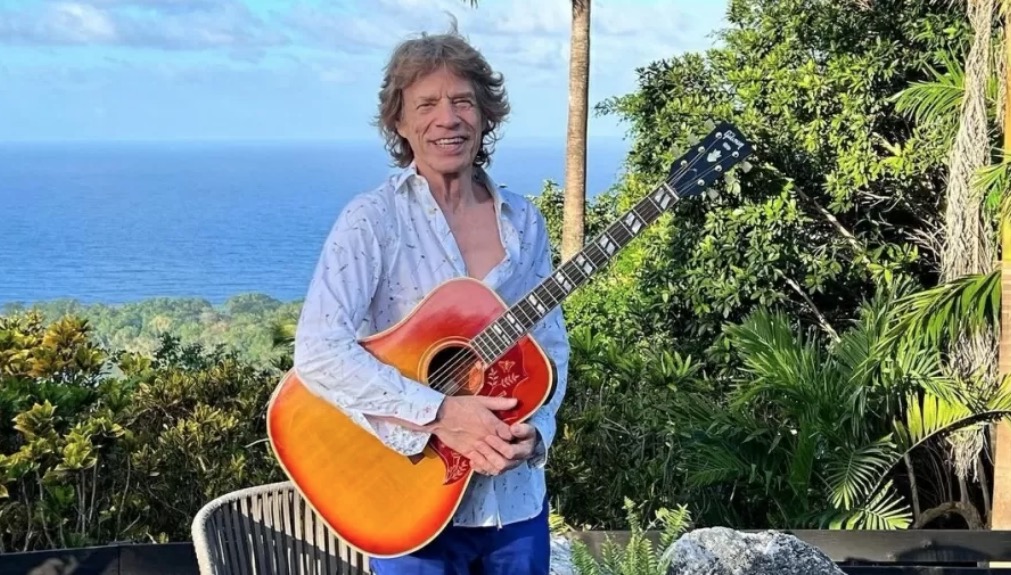 Mick Jagger teve romance com dois guitarristas do Rolling Stones, diz biografia