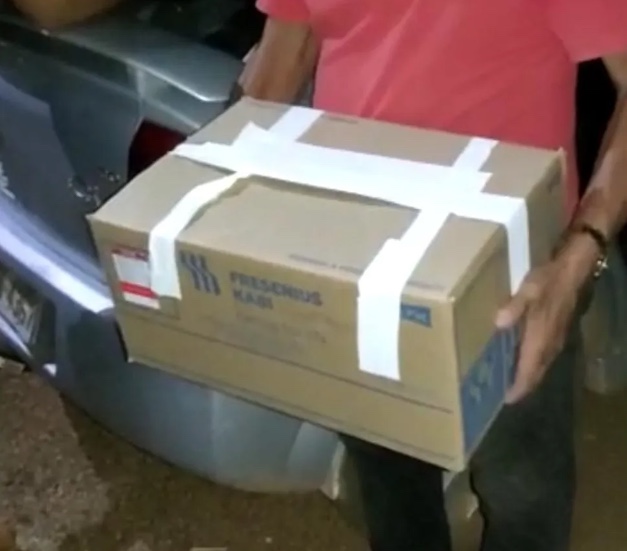 Homem perde as pernas e hospital entrega membros em caixa de papelão a família