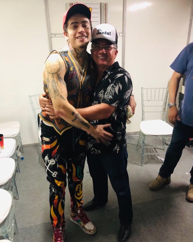   Pai de Whindersson 'causa' ao declarar apoio a Lula em postagem com Bolsonaro