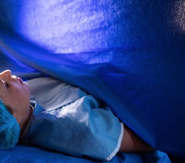 Mulher que teve intestino furado no parto em hospital de Manaus é indenizada 