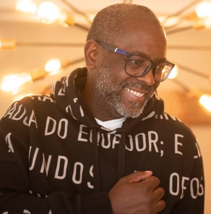 Cantores gospel se unem em música contra Bolsonaro