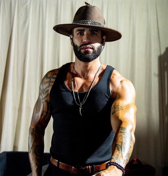 Gusttavo Lima é condenado a indenizar idoso por divulgar número no hit ‘Bloqueado’ 