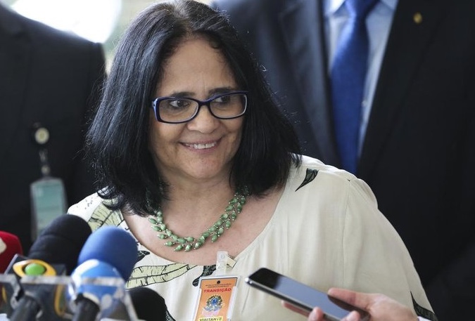 Damares tem mais 5 dias para explicar denúncias sobre abuso de crianças no Pará