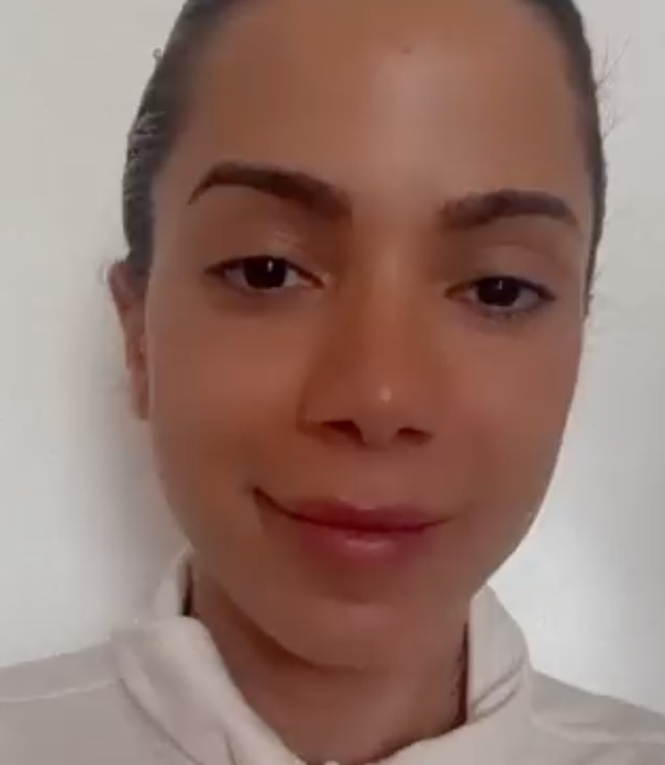 Anitta aparece abatida em vídeo após ausência no prêmio Multishow e preocupa fãs