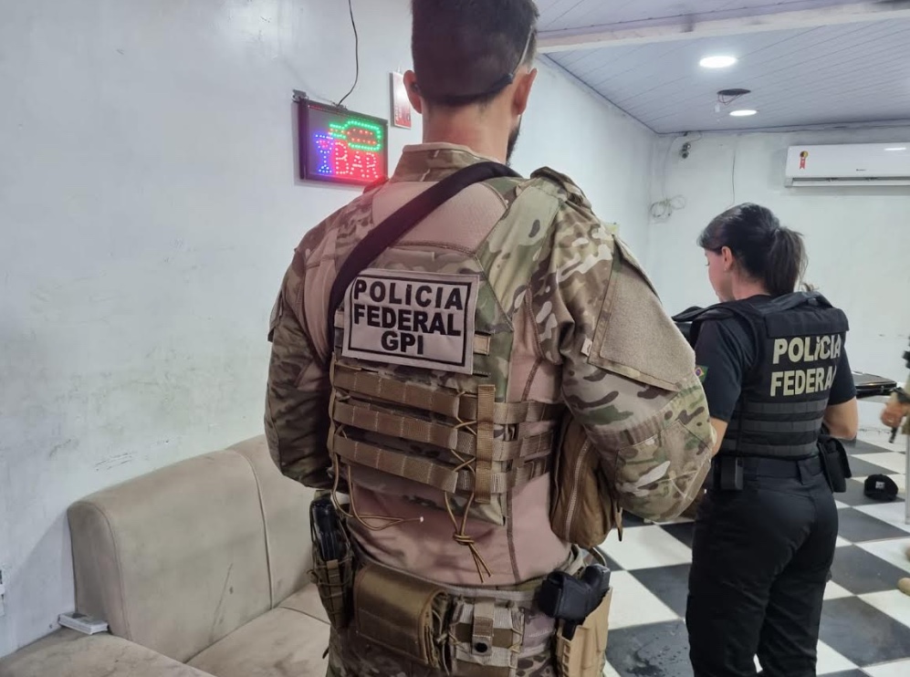 Alvo da PF, homem é preso com pornografia infantil durante operação em Manaus