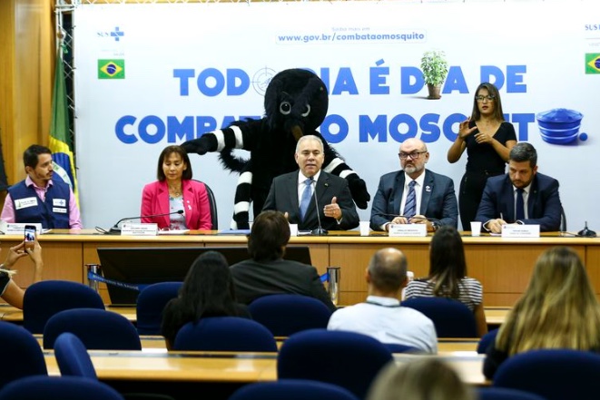 Brasil tem alta de 185% dos casos de dengue e Ministério faz alerta